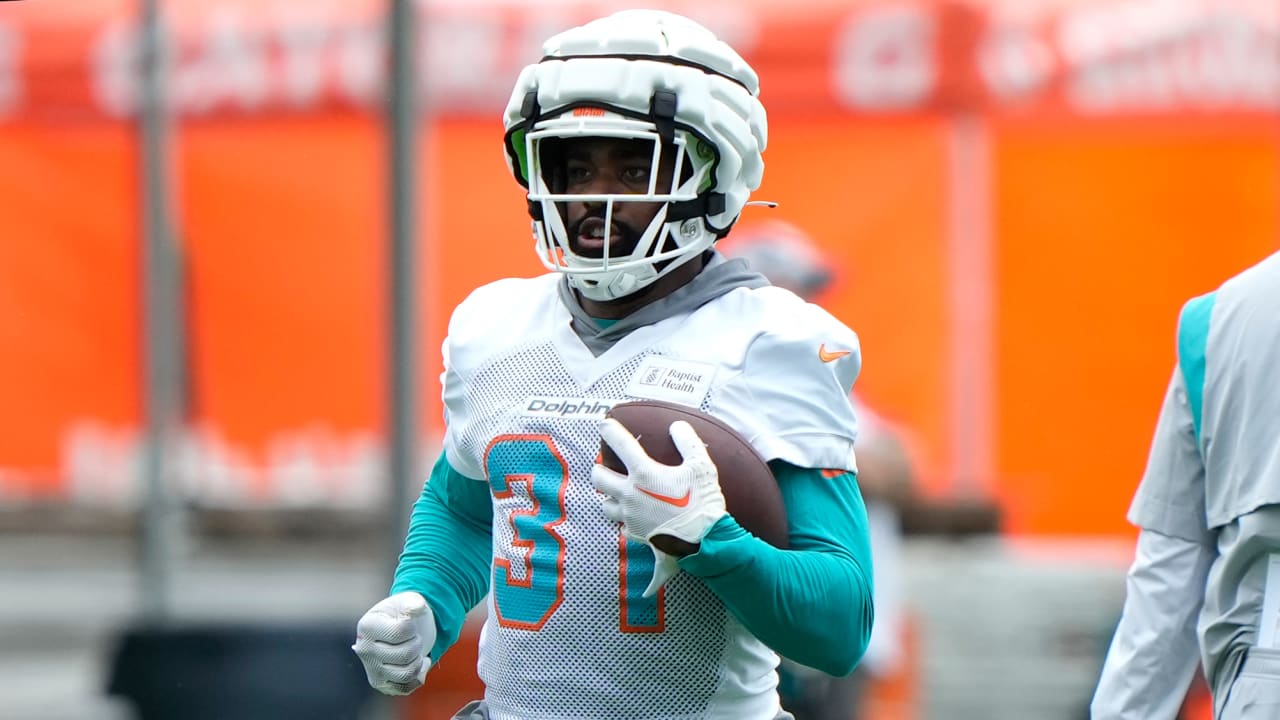 Dolphins HC Mike McDaniel lauds RB Raheem Mostert for how he's