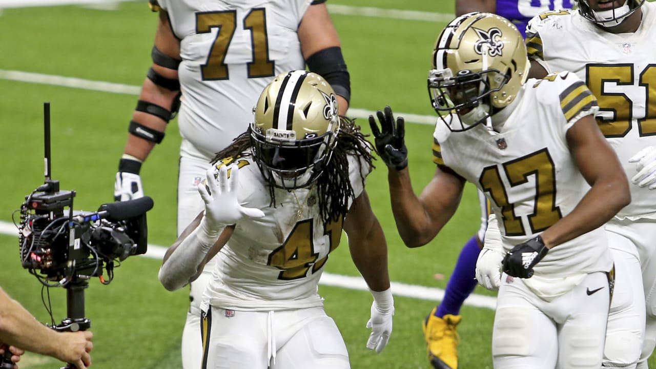 Sports Illustrated - Alvin Kamara tied an all-time NFL record with 6  rushing TDs in a single game! He was both a Christmas Miracle & Christmas  Nightmare in fantasy matchups 🎅🏾/👿 buff.ly/2L0f0zi