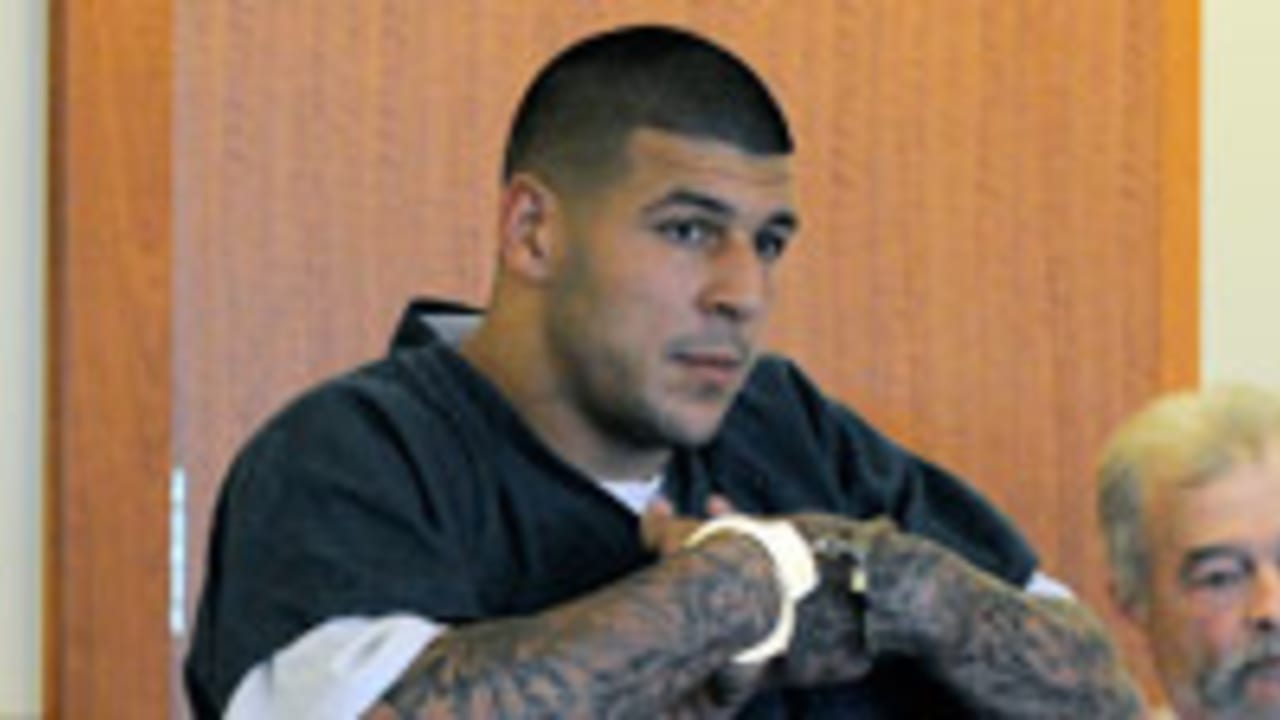 Aaron-Hernandez-sl-130724.jpg