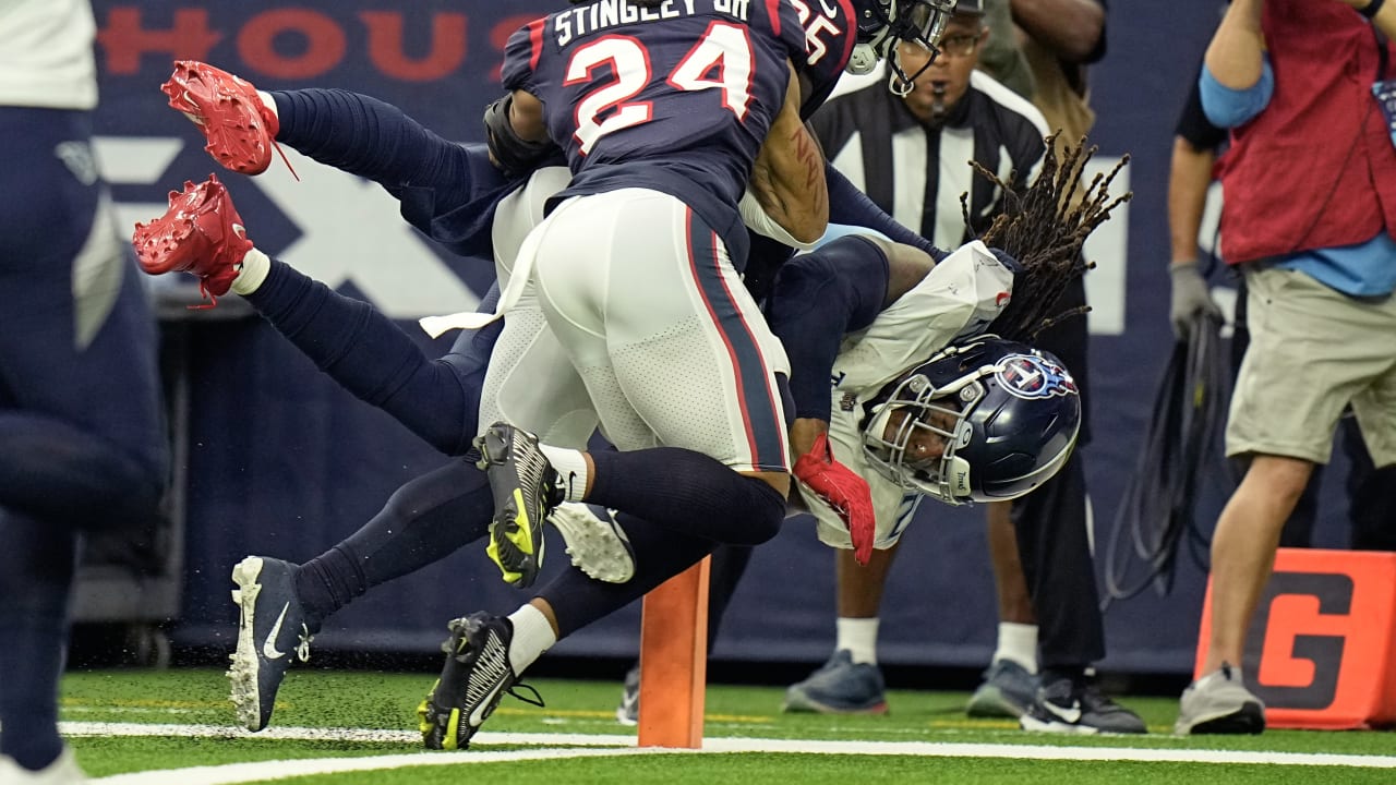 2016 - Derrick Henry shows off truck-stick ability