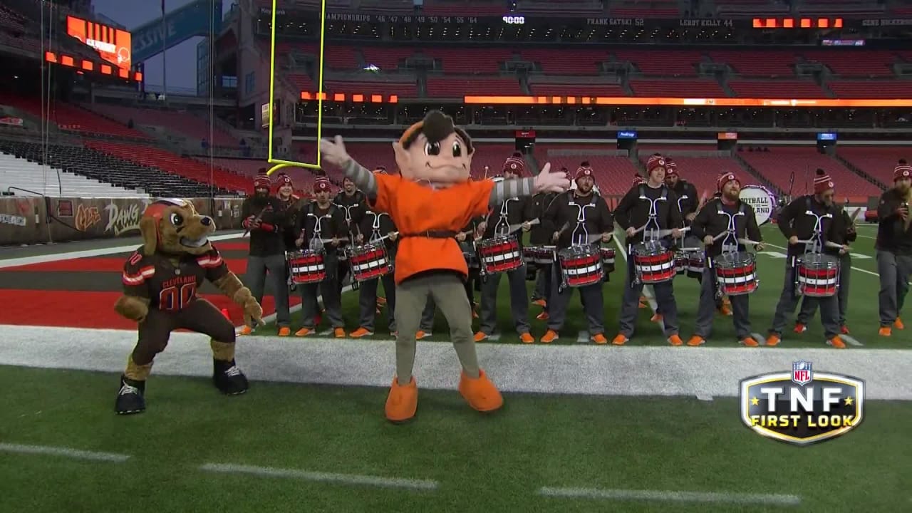 Browns' band and mascots get hyped before 'TNF'