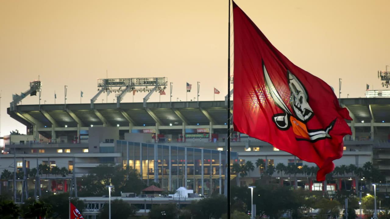 Tampa Bay Buccaneers top the Green Bay Packers, punch their plane ticket  home to host Super Bowl LV