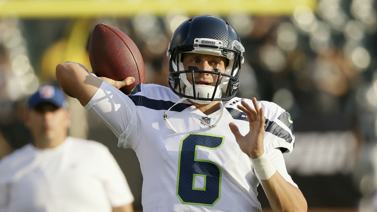 Seahawks sign QB Austin Davis over Colin Kaepernick 