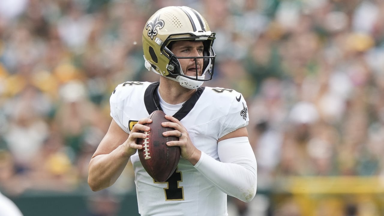 Saints' Derek Carr getting evaluated for shoulder injury after loss to  Packers