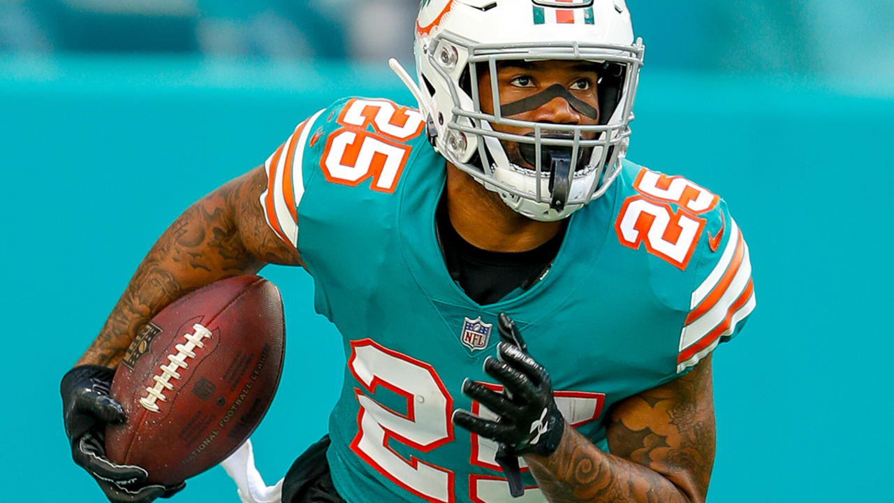 Dolphins Sign Xavien Howard To Extension