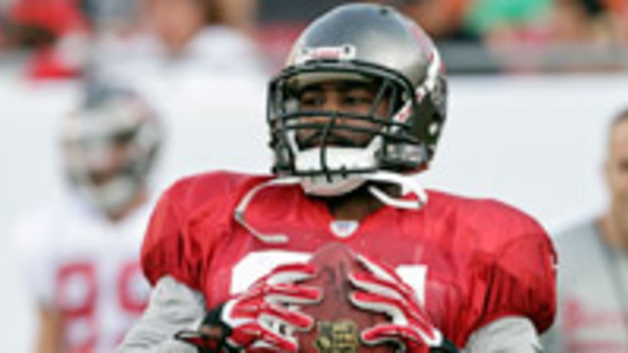 Darrelle-Revis-sl-130805.jpg