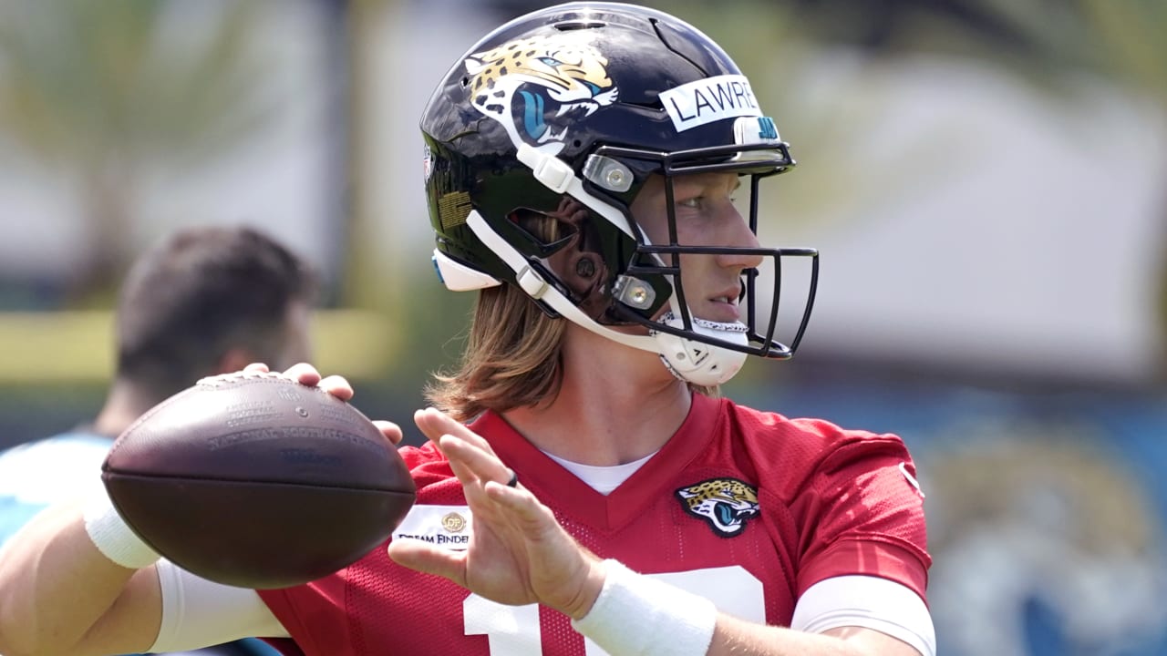 Trevor Lawrence officially signs rookie deal with Jags