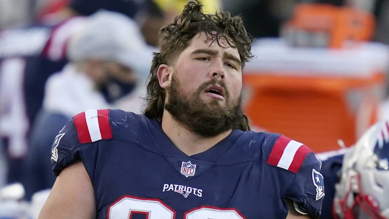 Patriots starting center David Andrews hospitalized with blood