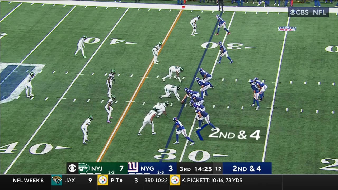 New York Giants running back Saquon Barkley rips off 34yard run early