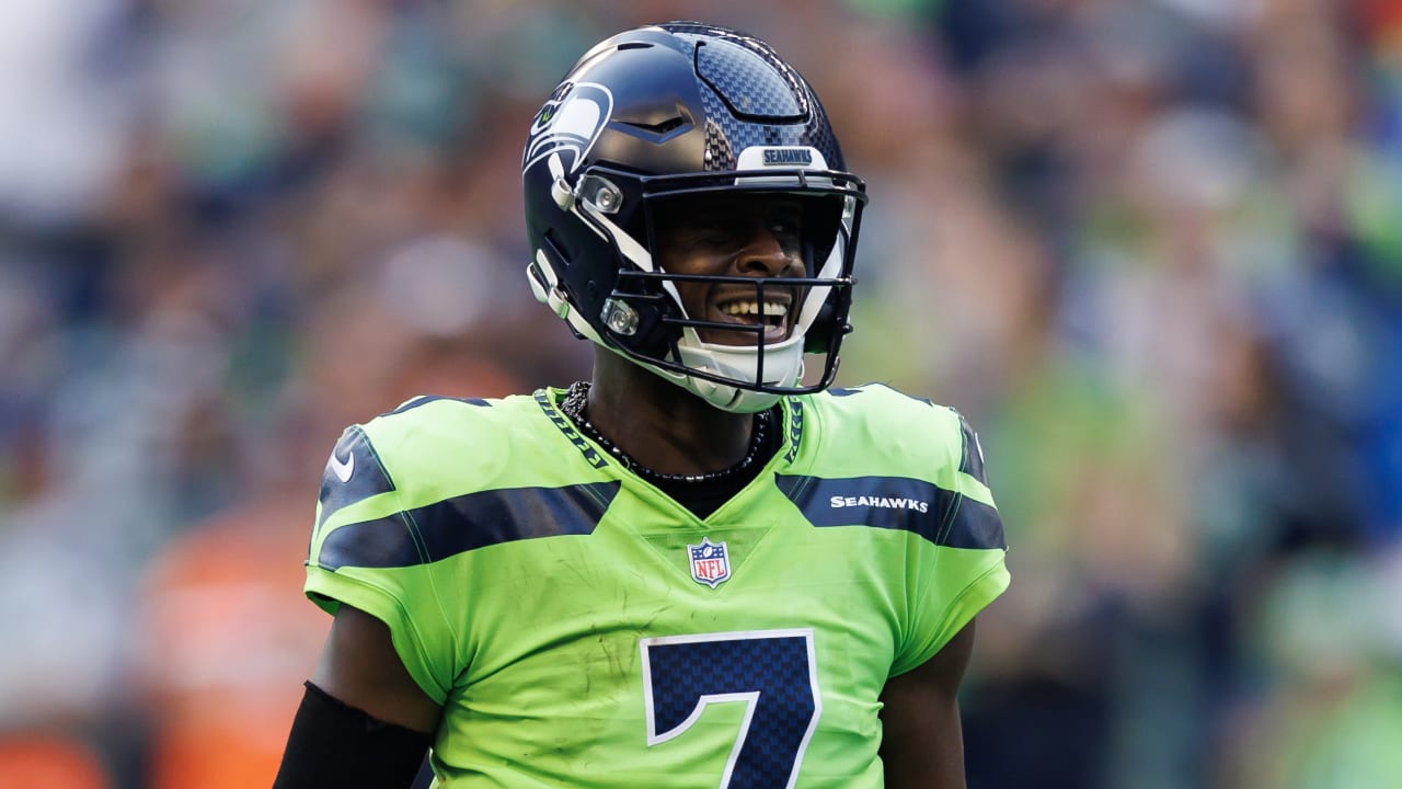 Seahawks QB Geno Smith earns AP NFL Comeback Player of the Year honors