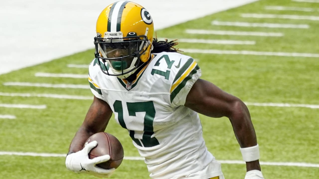 Green Bay, Wisconsin, USA. 24th Oct, 2021. Green Bay Packers wide receiver  Davante Adams #17 talks during a timeout during NFL football game between  the Washington Football Team and the Green Bay