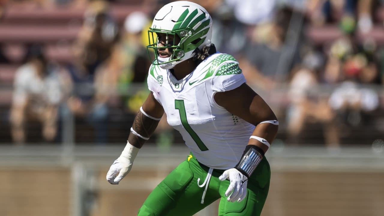 With the 148th pick in the 2023 NFL Draft, the Chicago Bears select Noah  Sewell, linebacker out of Oregon. Welcome to Chicago, @b1essah…