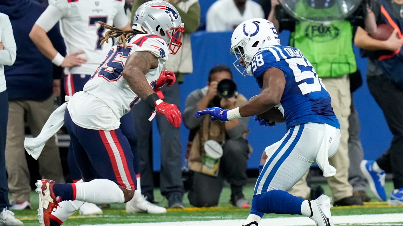 Indianapolis Colts linebacker Bobby Okereke (58) lines up on defense during  an NFL football game against the Washington Commanders, Sunday, Oct. 30,  2022, in Indianapolis. (AP Photo/Zach Bolinger Stock Photo - Alamy