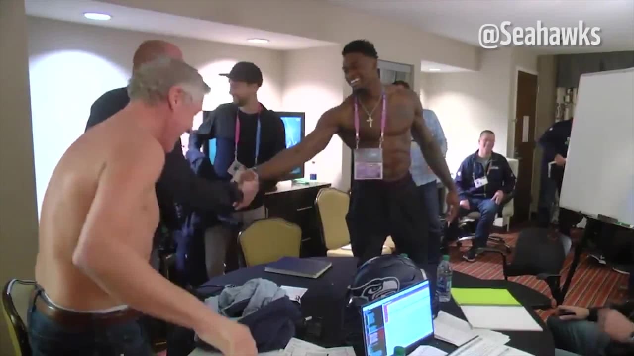 VIDEO: DK Metcalf and Pete Carroll Took Off Shirts at Combine Meeting