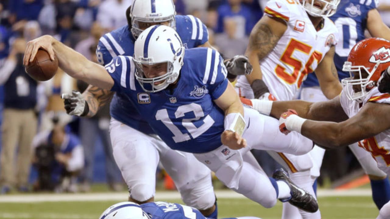 Peyton Manning Catches Up With Andrew Luck Before Sunday's Colts Win