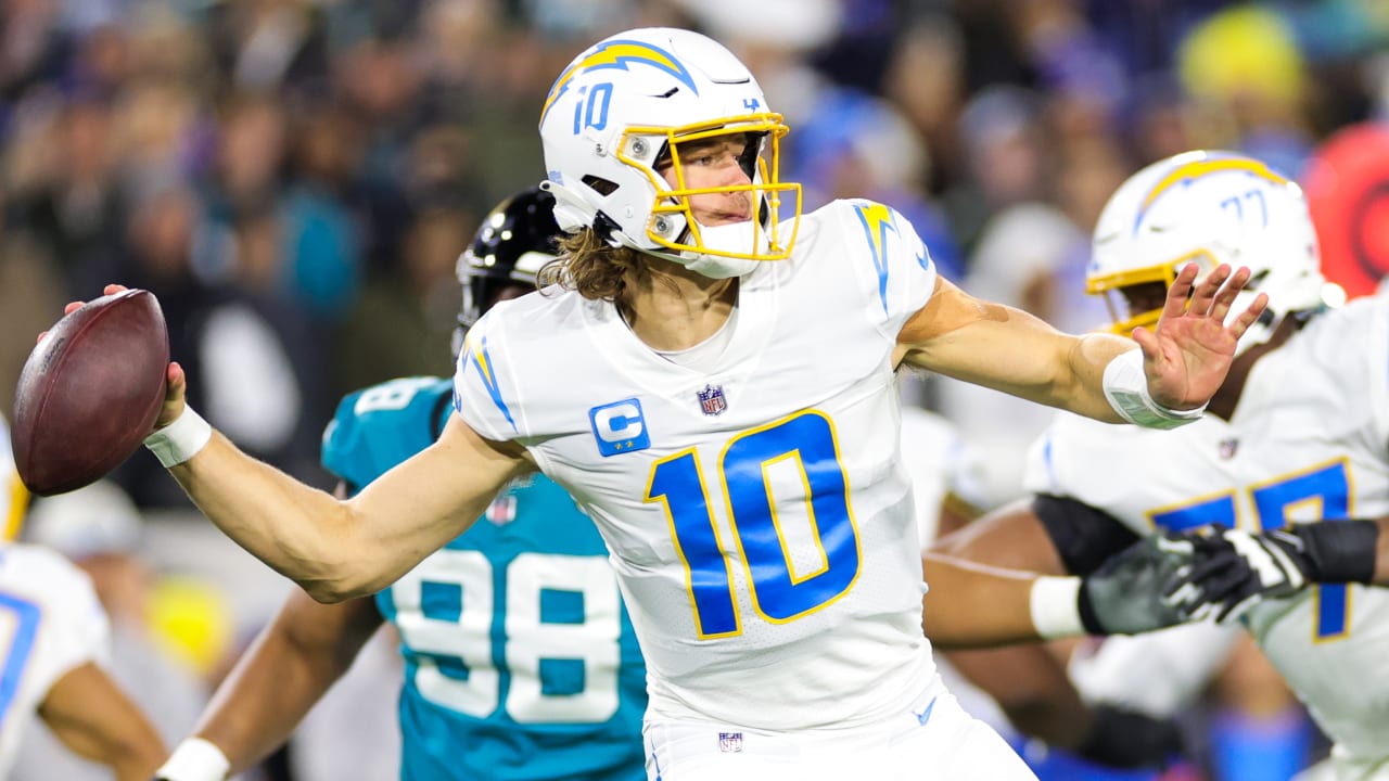 Los Angeles Chargers Quarterback Justin Herbert's Sidearm Dime Ignites ...