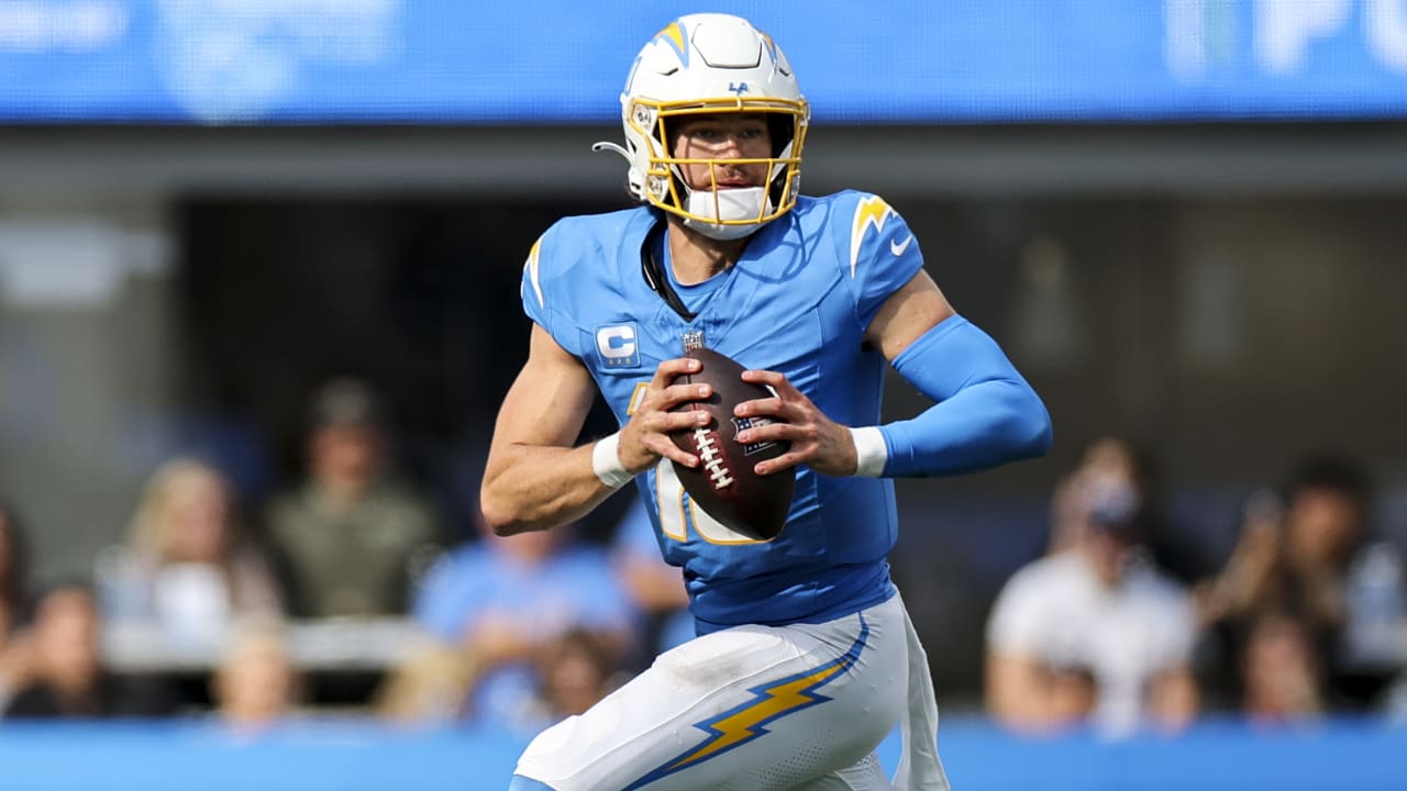 Justin Herbert leads Chargers win despite suffering 'flesh wound' on left  hand
