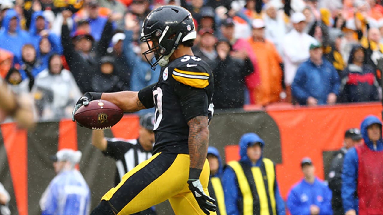 Pittsburgh Steelers Running Back James Conner Bounces To The Outside ...