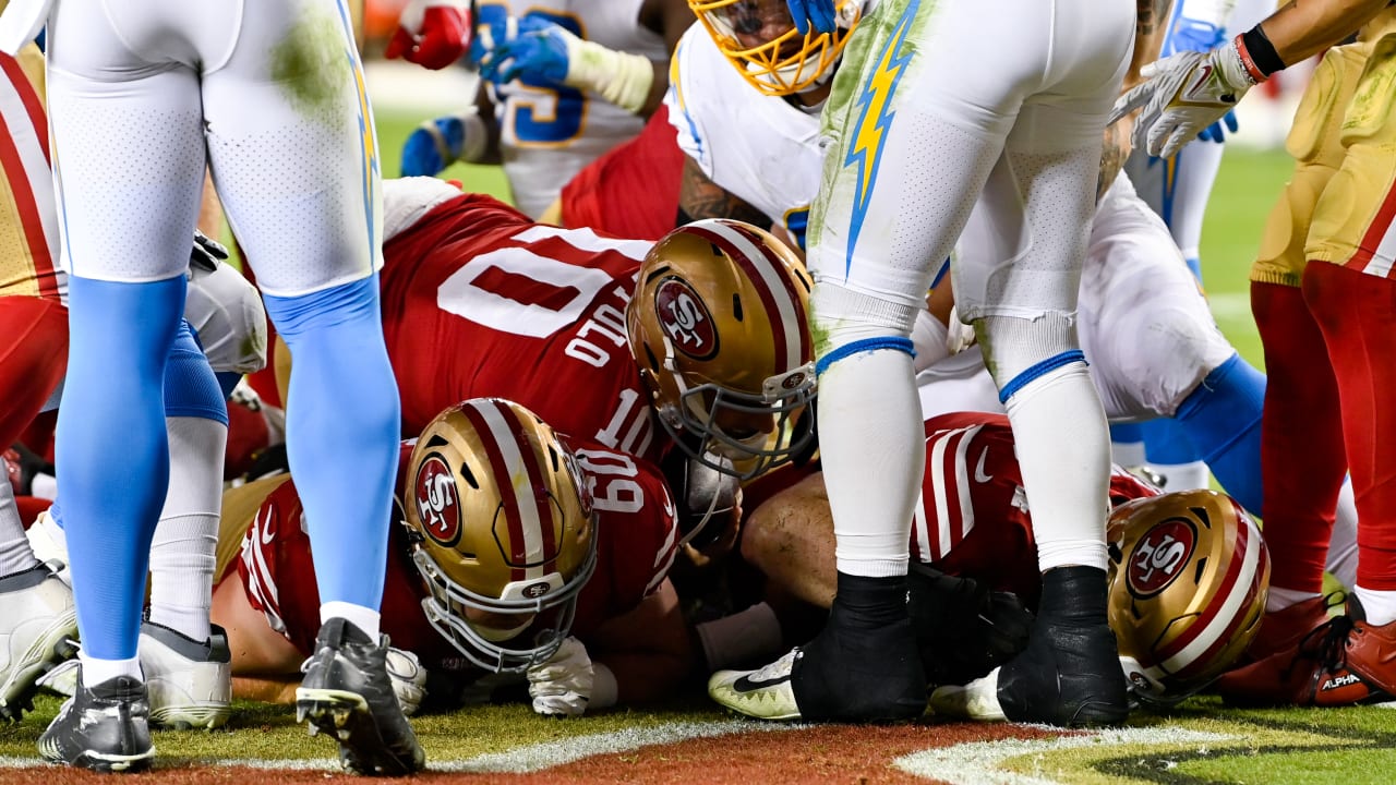 San Francisco 49ers quarterback Jimmy Garoppolo uses strategic snapcount for QB sneak TD