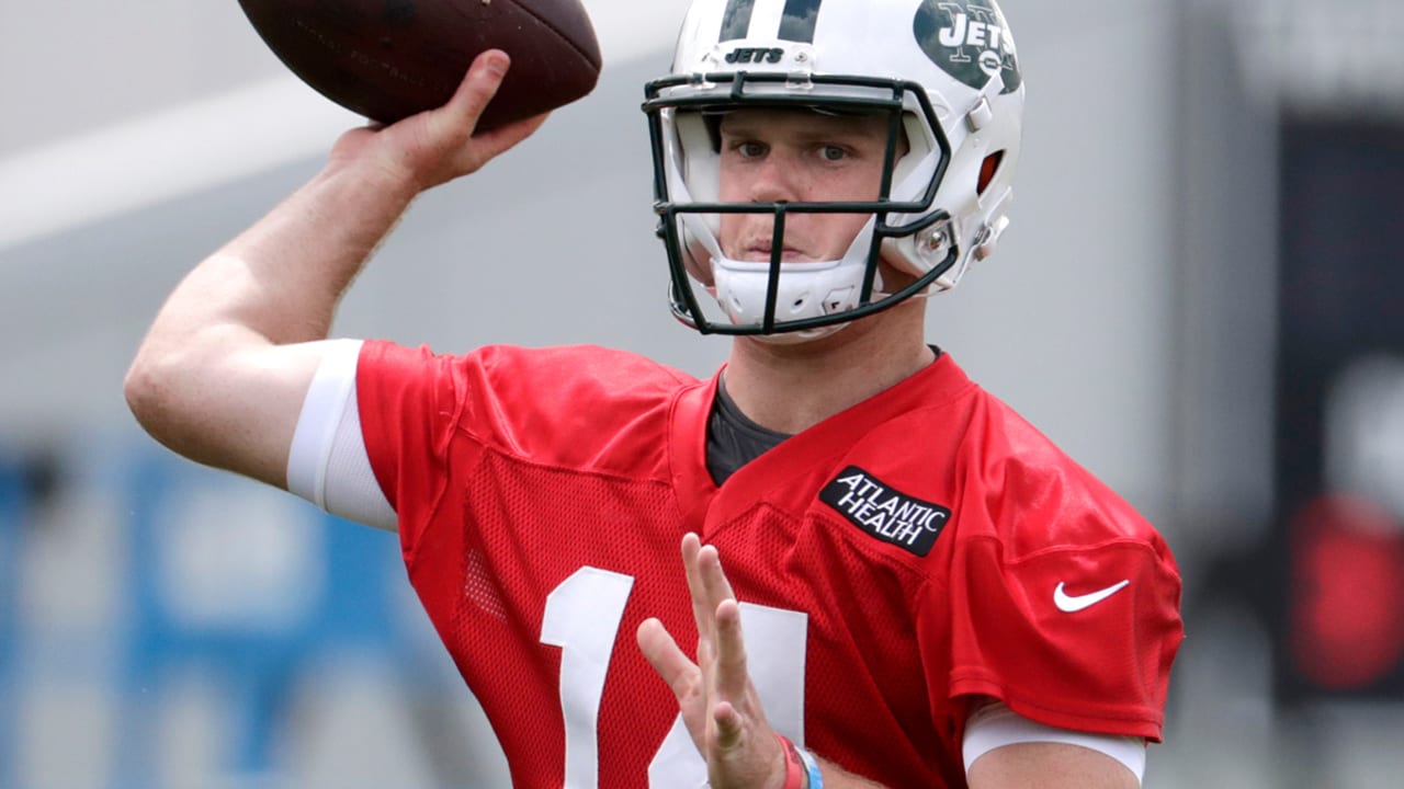 Sam Darnold signs rookie contract with New York Jets