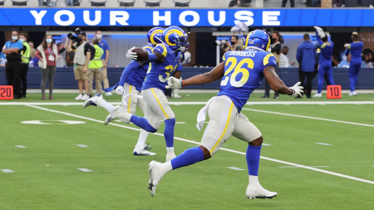 Los Angeles Rams safety Nick Scott (33) runs during an NFL football game  against the Atlanta Falcons Sunday, Sept. 18, 2022, in Inglewood, Calif.  (AP Photo/Kyusung Gong Stock Photo - Alamy