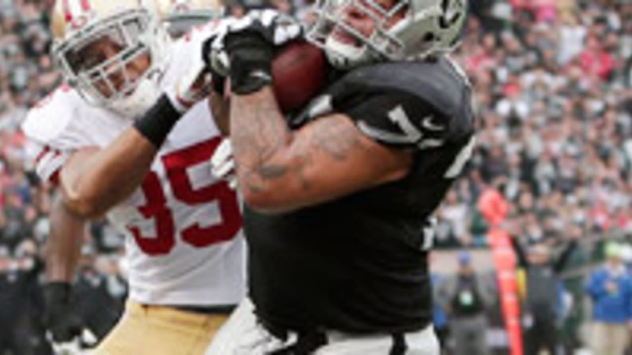 Donald-Penn-sl-120814-2.jpg