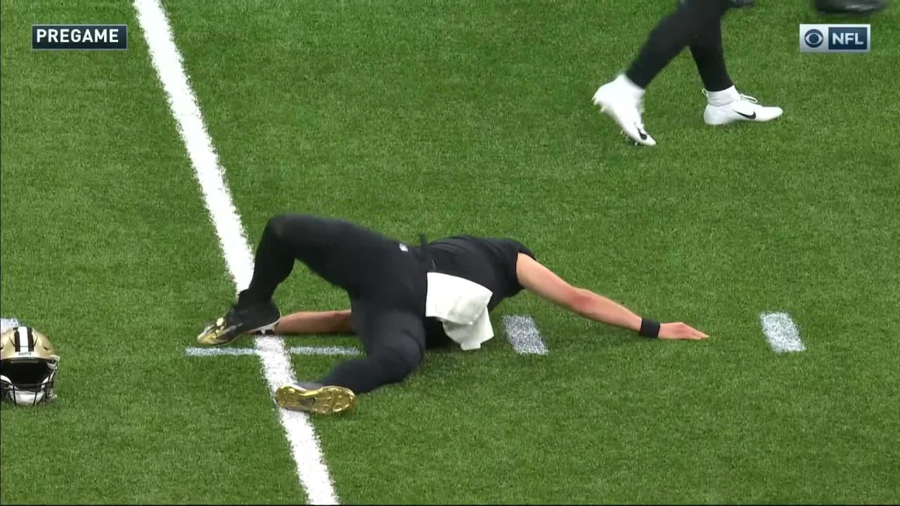 New Orleans Saints Drew Brees stretches on the sidelines before