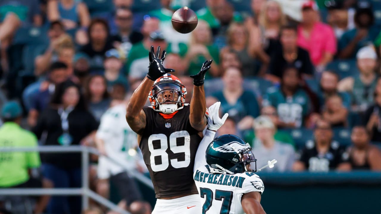 Cleveland Browns rookie Cedric Tillman runs after catching a pass