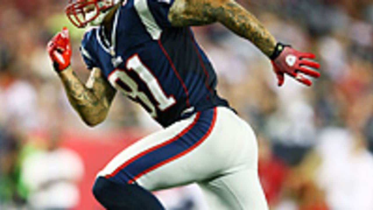 Aaron-Hernandez-121005-Spot.jpg