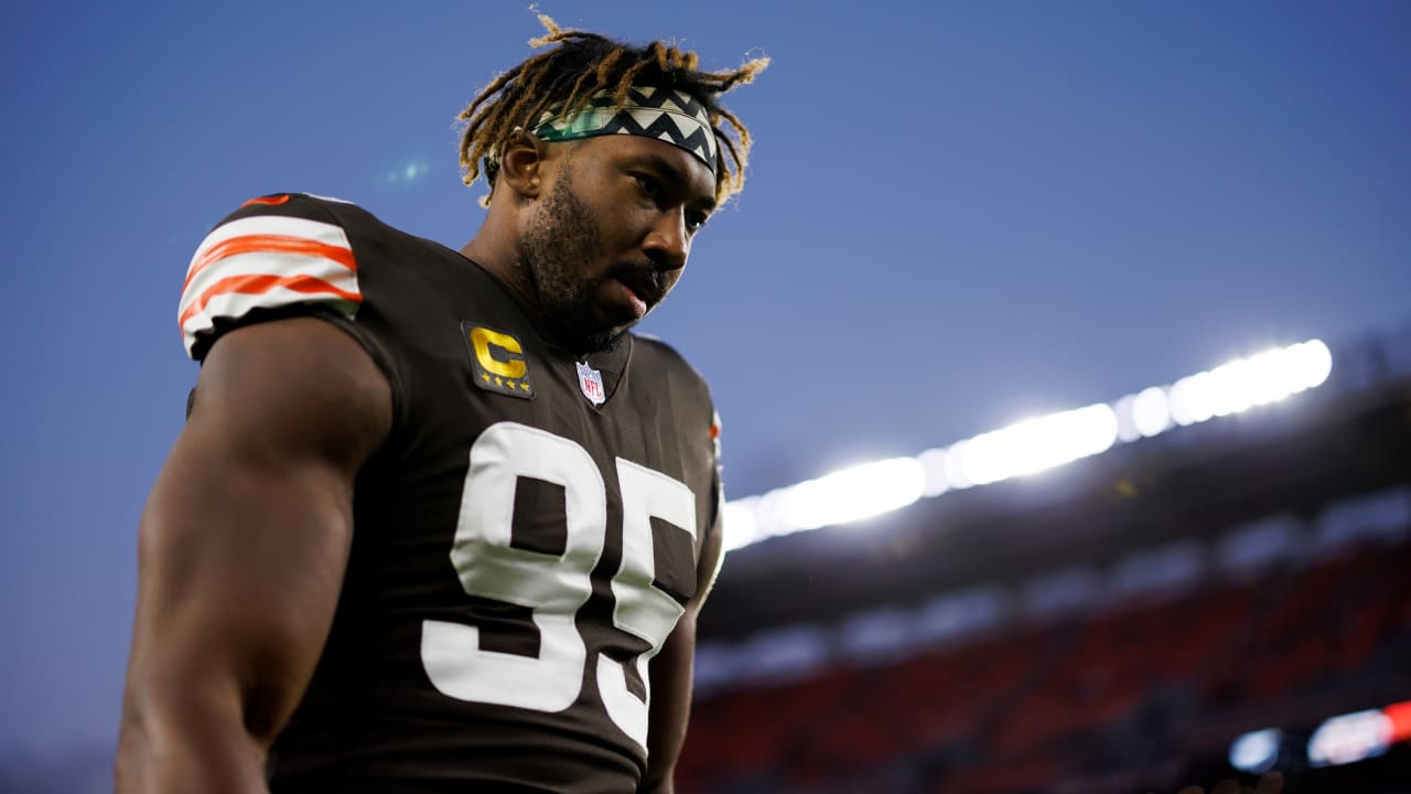 Browns DE Myles Garrett suffered shoulder, biceps strains in crash ...