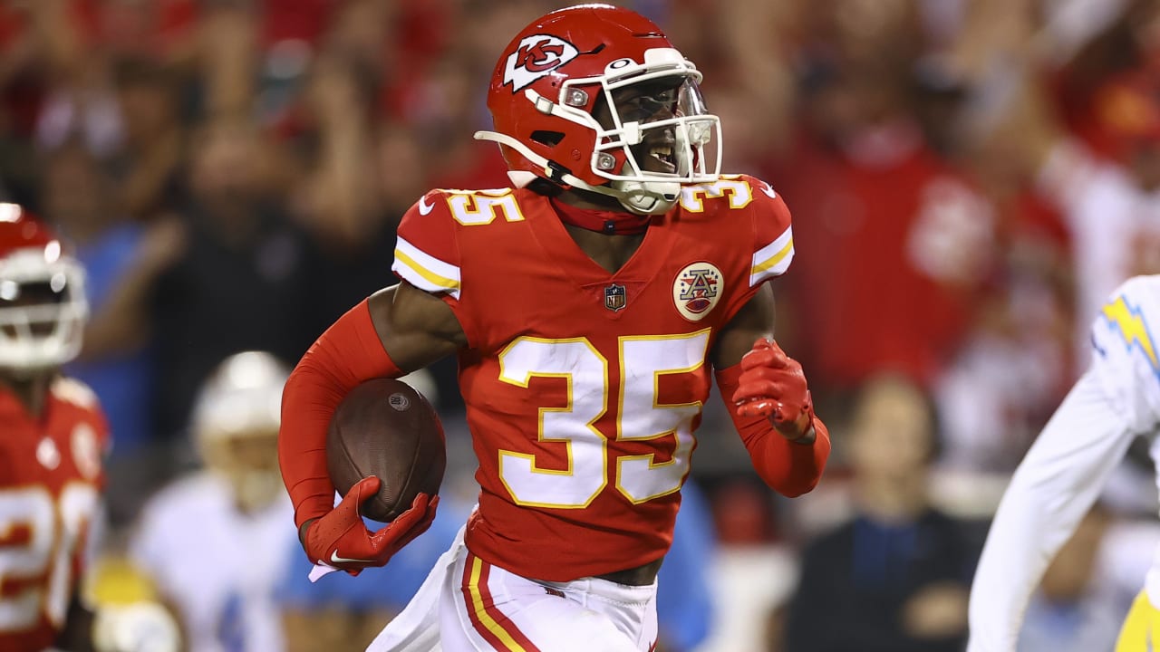 Kansas City Chiefs cornerback Jaylen Watson (35) against the Las