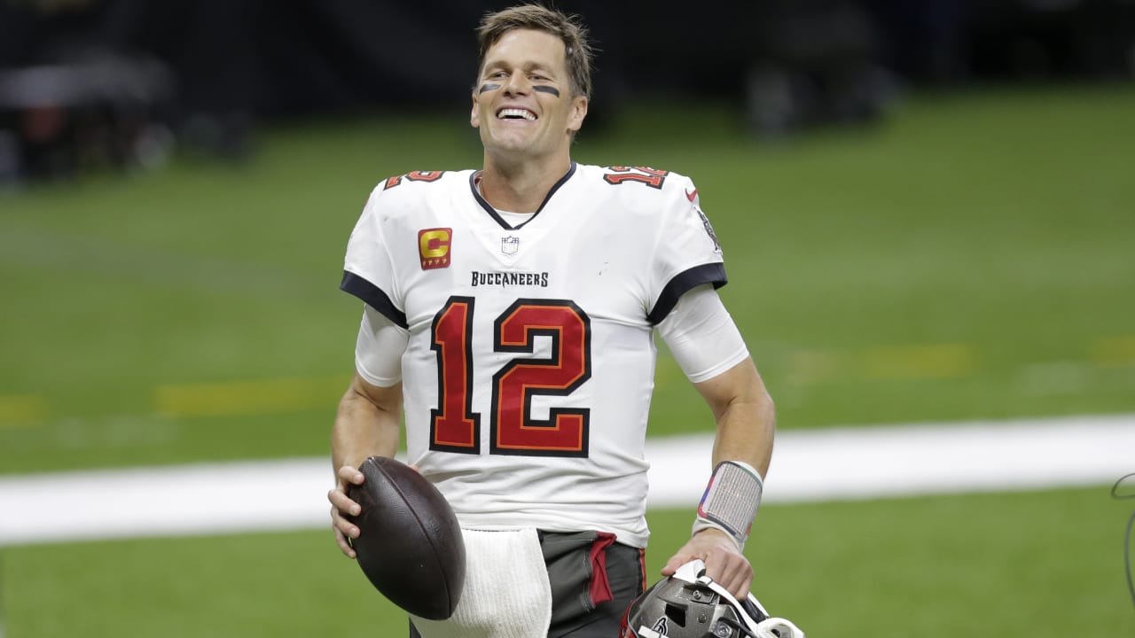 Tom Brady back in familiar postseason spot after Buccaneers beat