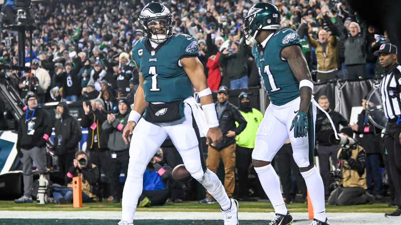 Jalen Hurts puts the Eagles on the board against the Cardinals with a TD run