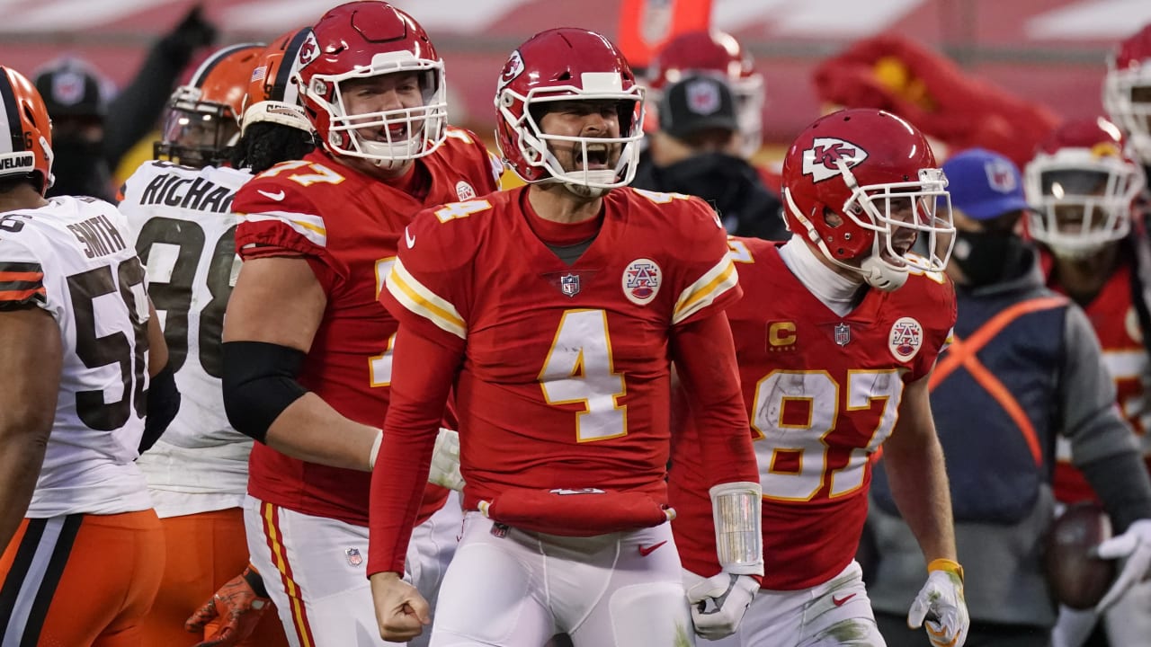 Chiefs take care of injury-riddled Rams behind Patrick Mahomes