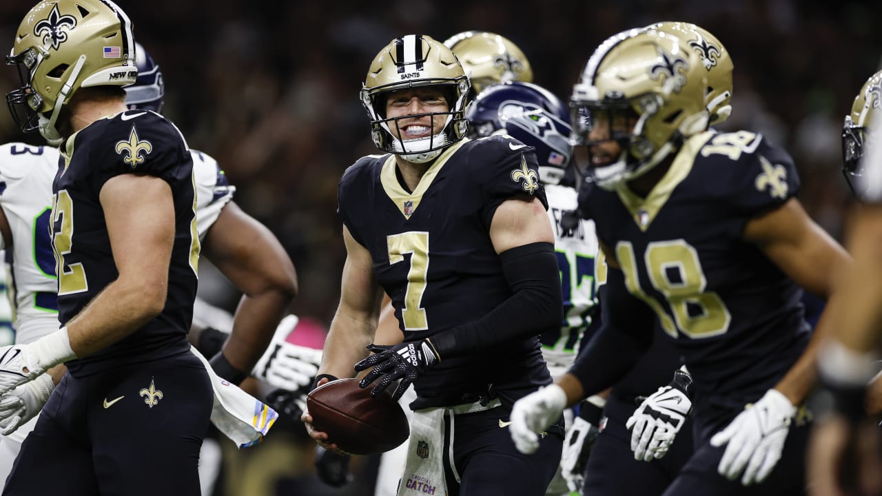 New Orleans Saints QB Taysom Hill great at football, but poor juggler