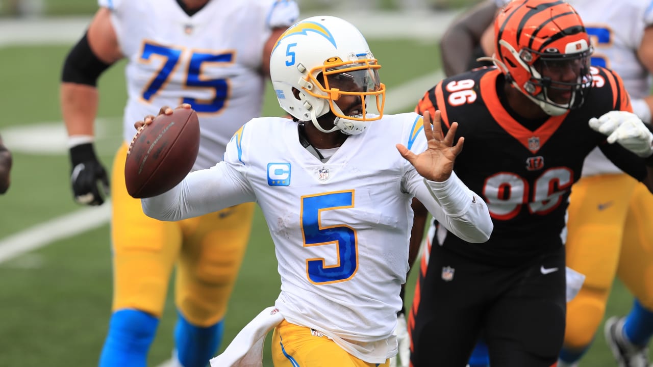 Los Angeles Chargers quarterback Tyrod Taylor passes against the Seattle  Seahawks during the first half of an NFL preseason football game Saturday,  Aug. 24, 2019, in Carson, Calif. (AP Photo/Alex Gallardo Stock