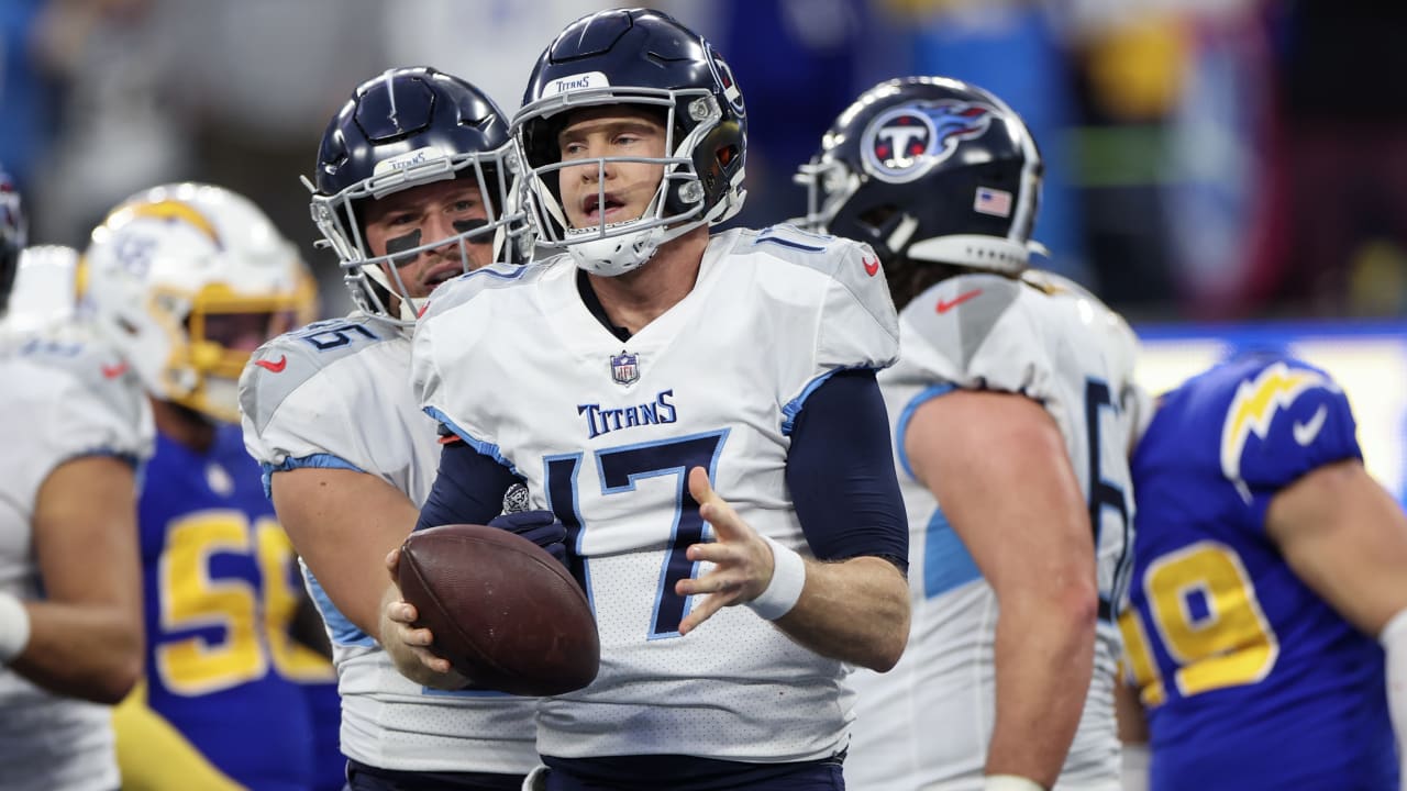 Tennessee Titans quarterback Ryan Tannehill chargers in himself for ...