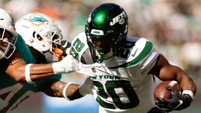 New York Jets running back Breece Hall (20) rushes against Miami Dolphins  during the first half of an NFL football game on Sunday, Oct. 9, 2022, in  East Rutherford, N.J. (AP Photo/Noah