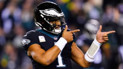 Jalen Hurts sets an NFL record during Eagles victory over Vikings