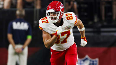 Chiefs TE Travis Kelce questionable with bone bruise, National