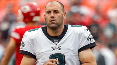 Eagles' Donnie Jones stayed warm and comfy longer than intended