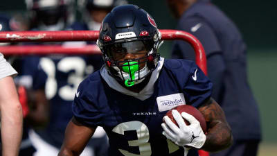 Houston Texans RB Dameon Pierce became the first rookie to reach 1,000  scrimmage yards this season during Sunday's game against the Cleveland  Browns.