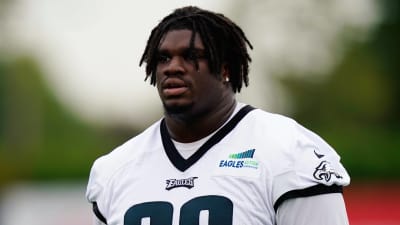 Jordan Davis bull-rushes his way through Eagles O-line like it's