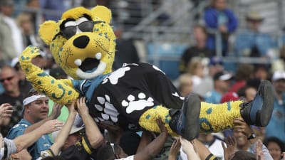 Jaguars Mascot Loses Bet With Seahawks Mascot : r/nfl