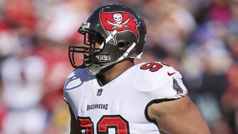 Ndamukong Suh Hits Practice Field for First Time With Bucs