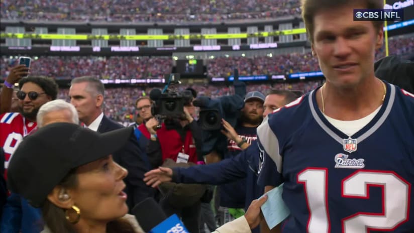 Patriots fans honor Brady at halftime during home opener