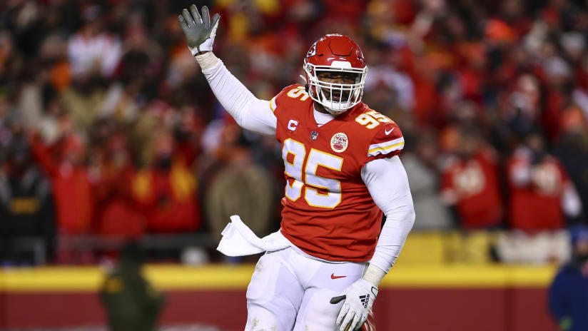 Chris Jones, Chiefs DT, watches game vs. Lions from suite amid holdout