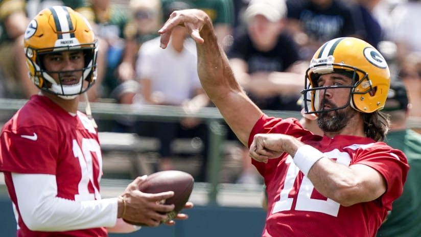 Packers' Jaire Alexander swaps double-bird salute with Eagles fan (PHOTO) 