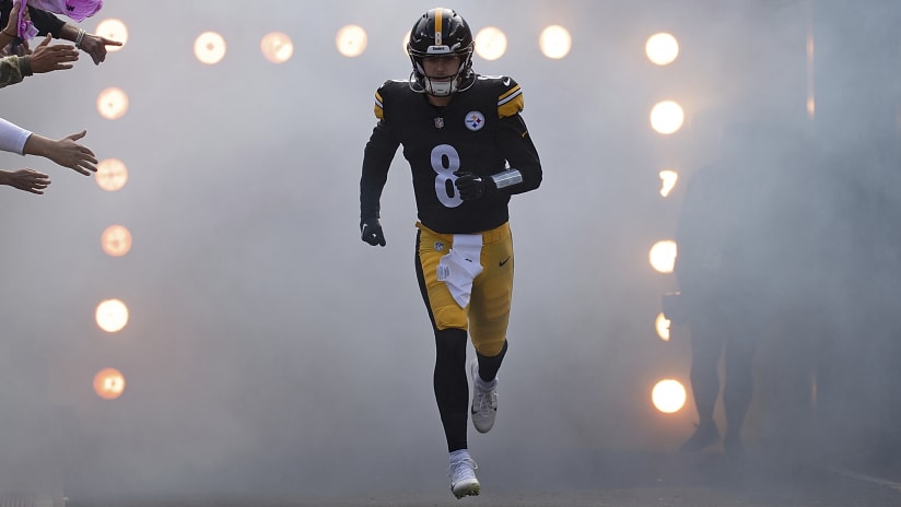 Steelers QB Pickett to play if he clears concussion protocol