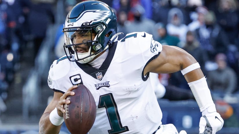 Injured Eagles QB Hurts Expected to Be Sidelined At Dallas - Bloomberg